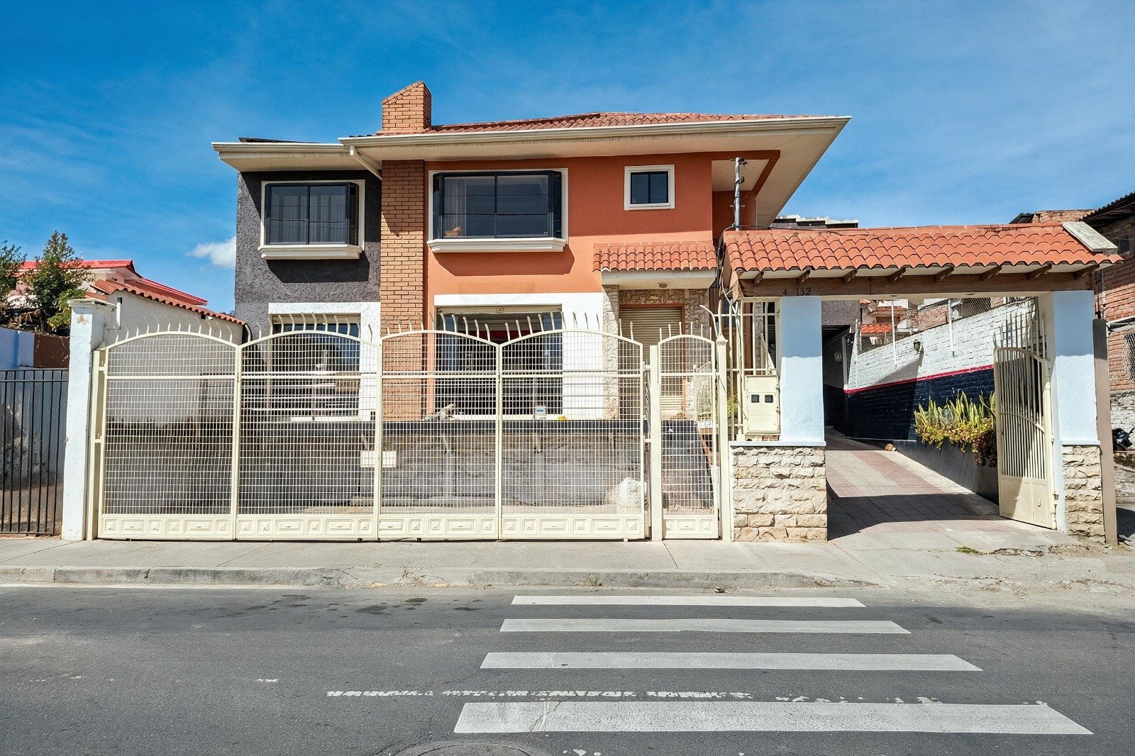 LOCAL COMERCIAL EN RENTA SECTOR VIRGEN DEL BRONCE