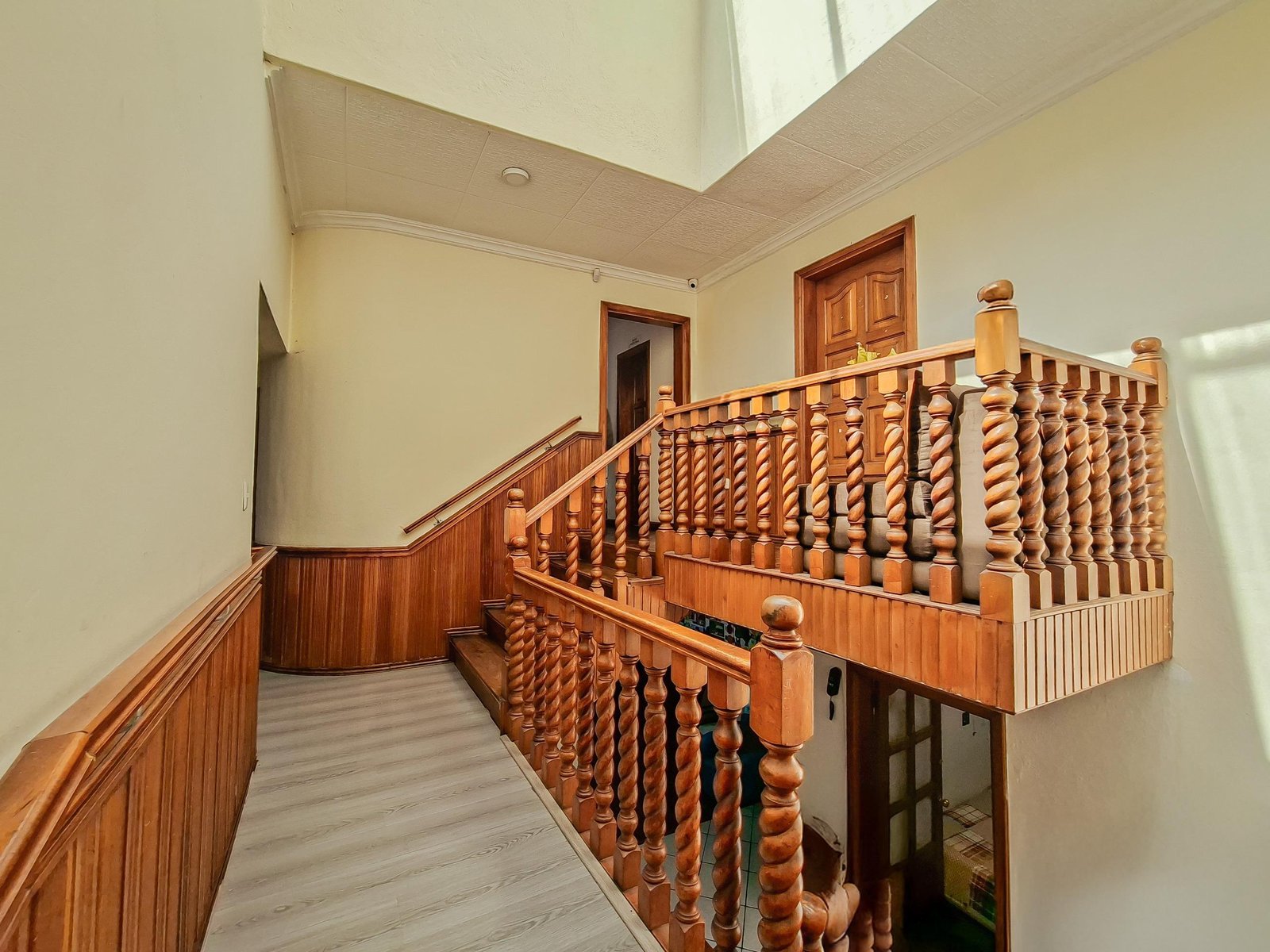 Casa de venta en cuenca, sector Av. Loja, con amplia área verde - Imagen 4