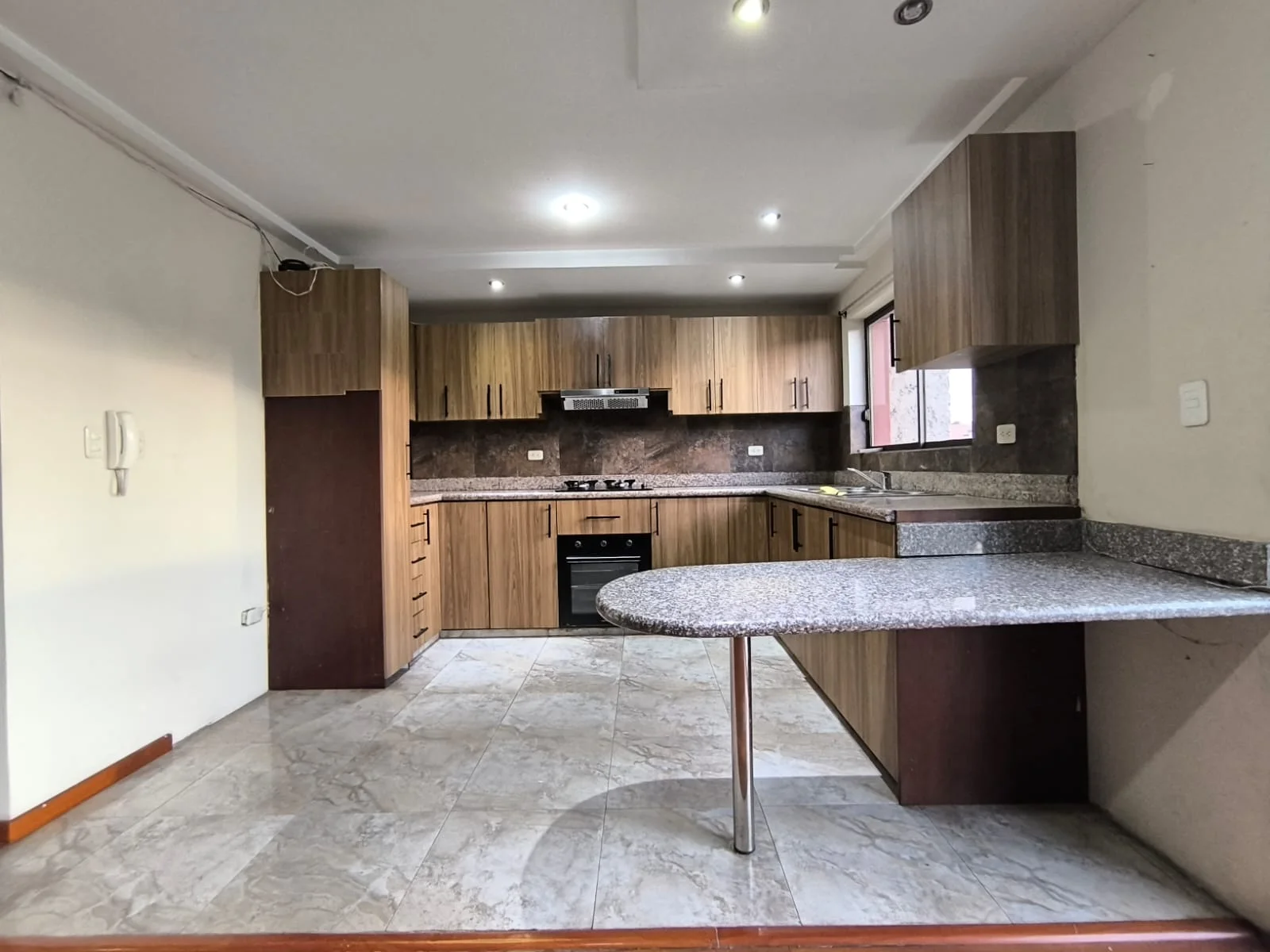 Casa en venta, sector  Machángara, dentro de urbanización privada - Imagen 3