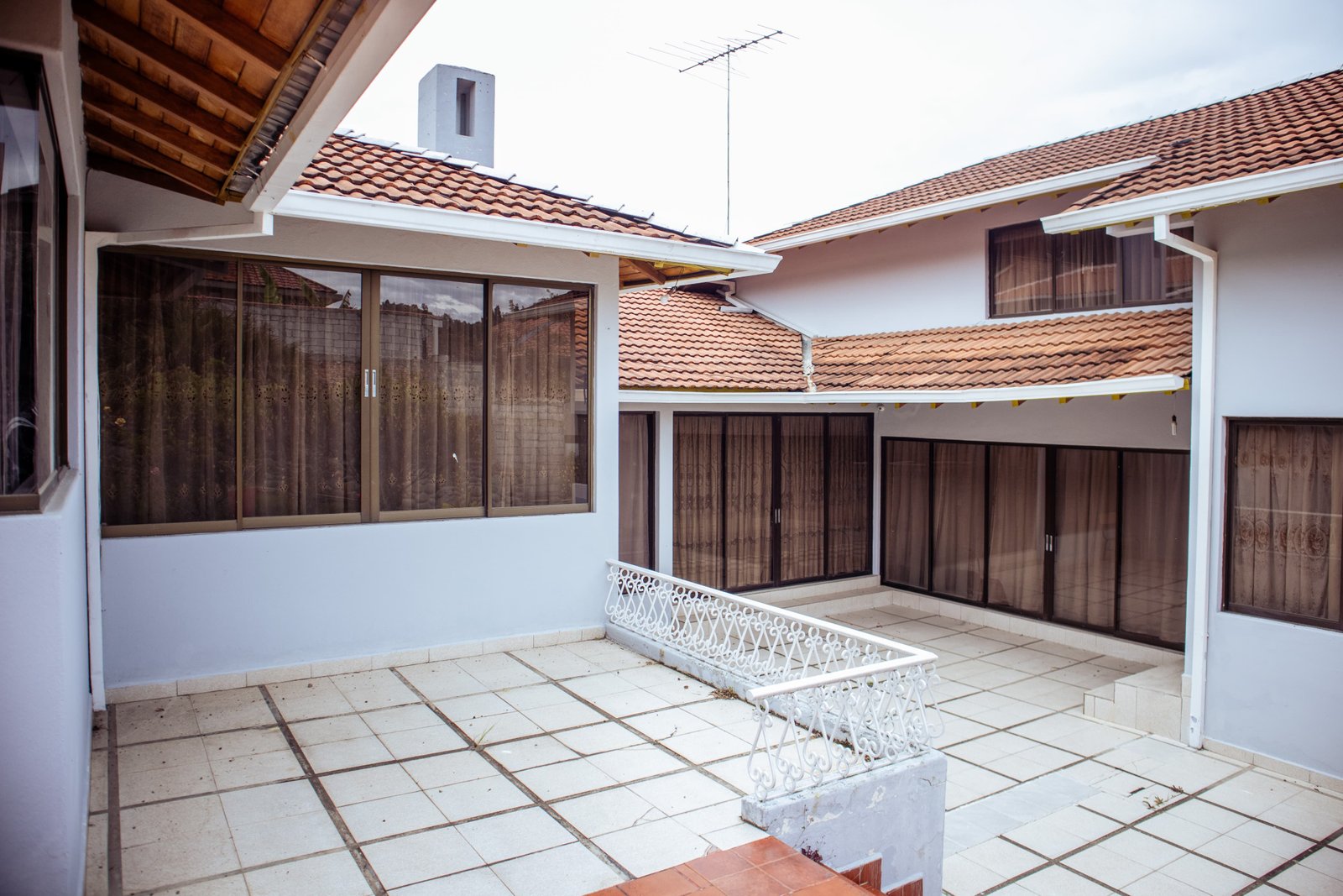 Amplia Villa en Renta, Sector Challuabamba, Cuenca - Imagen 3