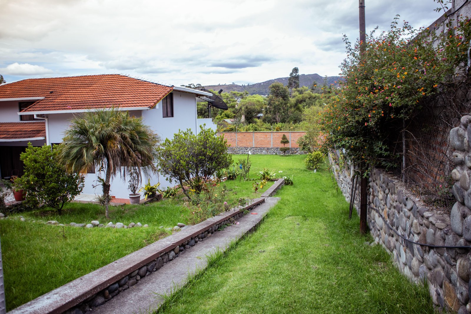 Amplia Villa en Renta, Sector Challuabamba, Cuenca - Imagen 4