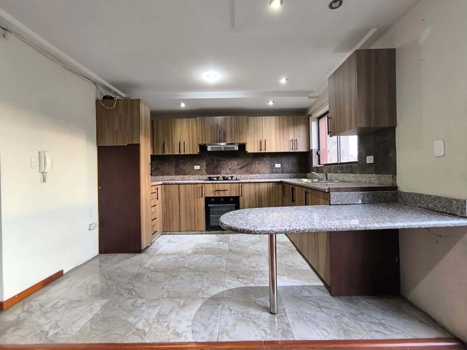 Casa en venta, sector  Machángara, dentro de urbanización privada