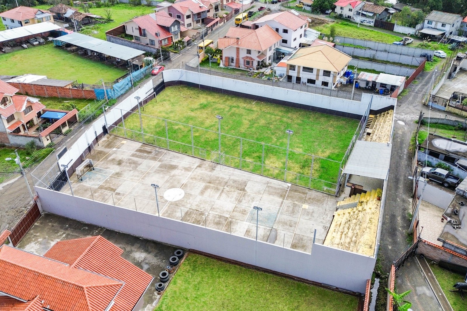 Complejo Deportivo en Alquiler Ricaurte