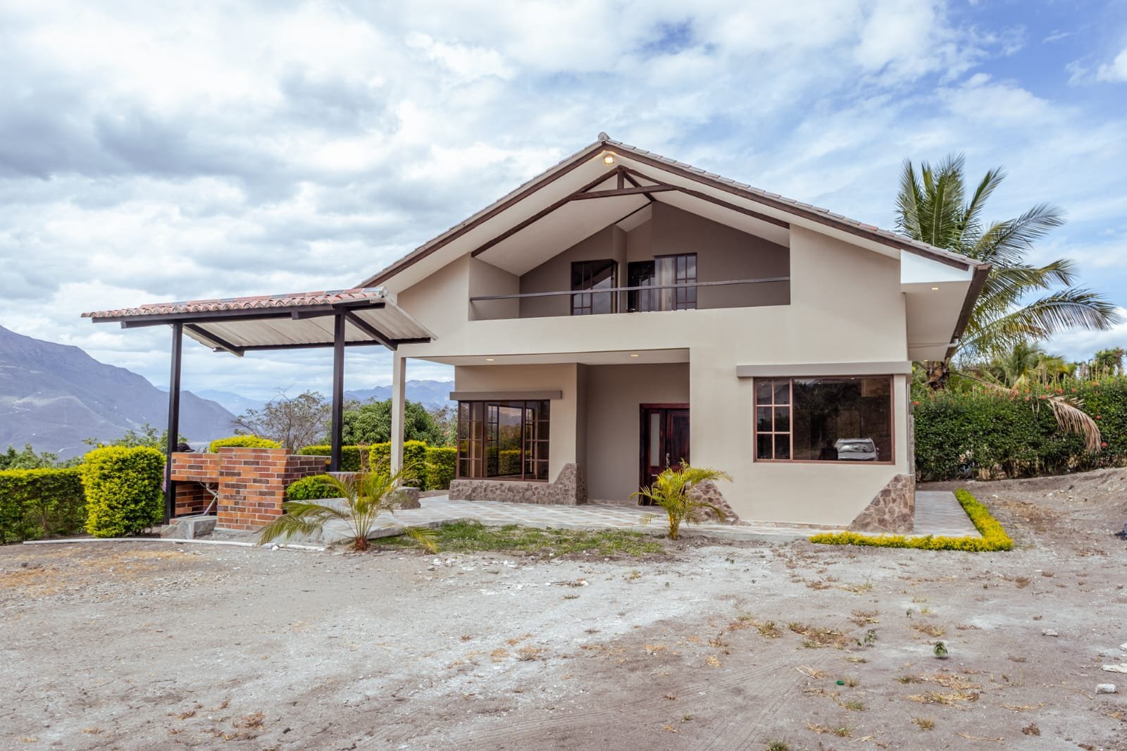 QUINTA VENTA SECTOR YUNGUILLA LACAY ALTO